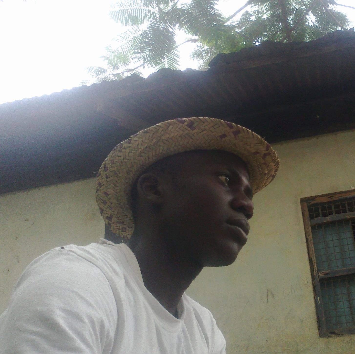 Born Leader,Finance Manager and ready to learn new challenges. People's servant. Technopreneur. Idea person. Humble person. God fearing person. Love Allah.