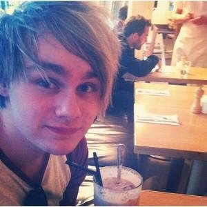Free follow, go follow @IrwinftFletcher