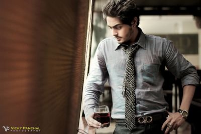 Actor, model, reader, blogger, learner, hooker, jogger, captivator, fitness freak, merely into business
http://t.co/a08IR5YAPD