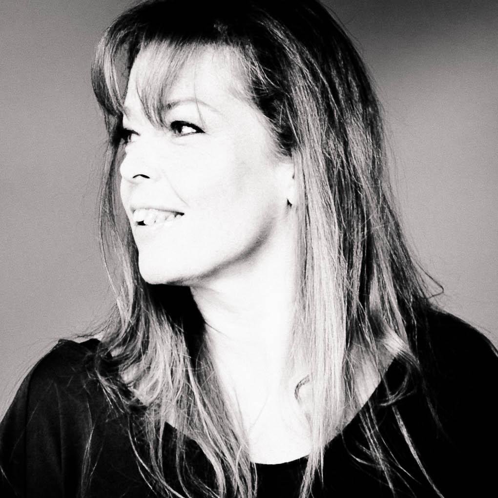 Gérante/ Directrice Générale à Maxi L'Air ( société de production sonore destinée aux radios francophones ) Photographe amateur.