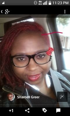 Natural hairstylist specializing in locs, braids, and twist