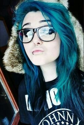 Velvet lips and the eyes that pull me in, we both know you'd already win. || Descriptive Role-Play.|| Bisexual.