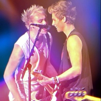 an_iwas's profile picture. PLEASE FOLLOW @Nukes_Pringles INSTEAD OF THIS ACCOUNT AND FOR A FOLLOWBACK TWEET HER THE WORD 'Apple' ITS MORE CREATIVE