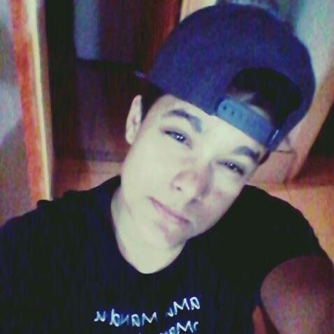 - garoto ousado,um pouco safado,da cor do pecado,igual?tá pra nascer ;3