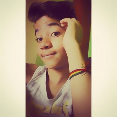 Jonathan Souuza✌ Beyoncé Pretty Hurts Xo O seu amor brilha como sempreAté mesmo nas sombrasQuerido, me beijeAntes que apaguem as luzes
