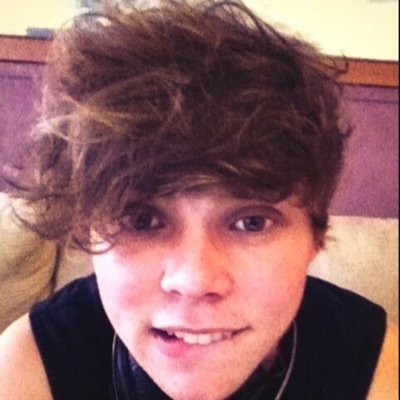 ✨follow @lipringlukex and rt this pls ✨