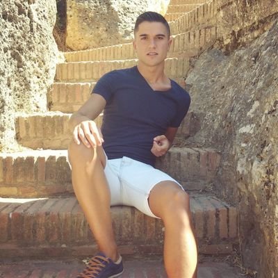 ~ Gonzalo Cardoso ~ Dueňo de si mismo .. Luchador de sus sueňos y emperador de todo un reino de § Alegría § Estudiante de un grado de Sistemas Microinformáticos