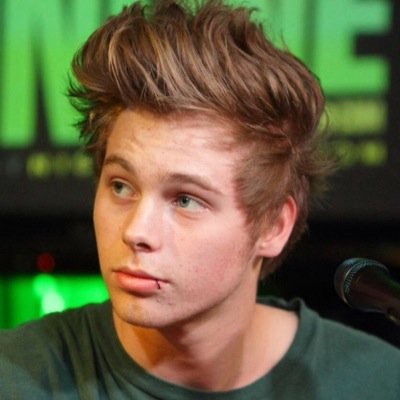 Please follow @KissMeHemmx and check out the bday projct for Mikey in the bio and rt this https://t.co/UoHBfV7HD8 PLEASE
