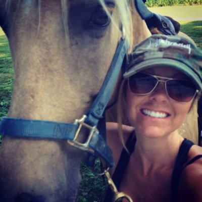 nikkighayes's profile picture. 