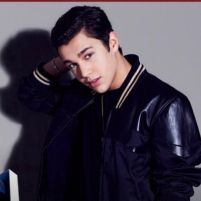 SoCal.16.girl.
in love with my inspiration Austin Mahone.  new to twitter so plz help austin follow me