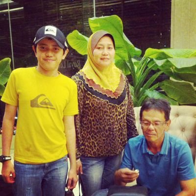 follow aku kalau tk nk, tk payah follow