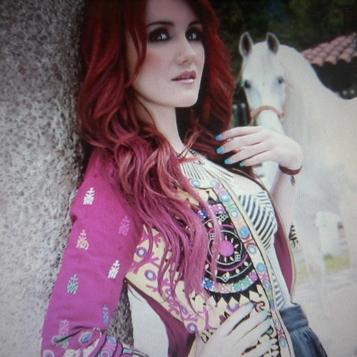 Lo amor es intencidade e por isso altera lo tienpo! Pois estica los minutos e os prelonga como lo tenpo! ASS: @DulceMaria