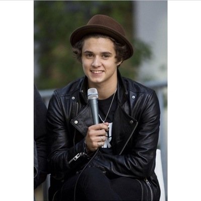 bandanna brad is hot / @peroxidesimpson