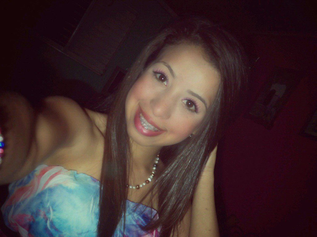 20 años! Venezolana, UCISTA♥  Me encantan los unicornios voladores, y siempre he querido tener un dinosaurio en mi bolsillo♥ Tan solo tu:$ DAHV♥