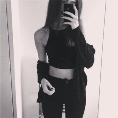 Soy Otra Chica Con El Mismo Jodido Problema. Ocultandome Detras De Un Red Social, Tratando De Morir Y Derramar La Ultima Gota De Sangre