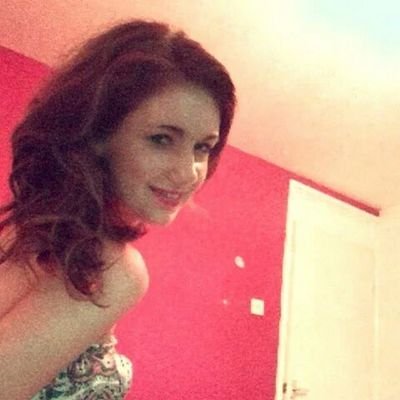 itsemmaokxox's profile picture. I wanna do fashion modeling I'm 16 and you all SMELL!!!! ;-)