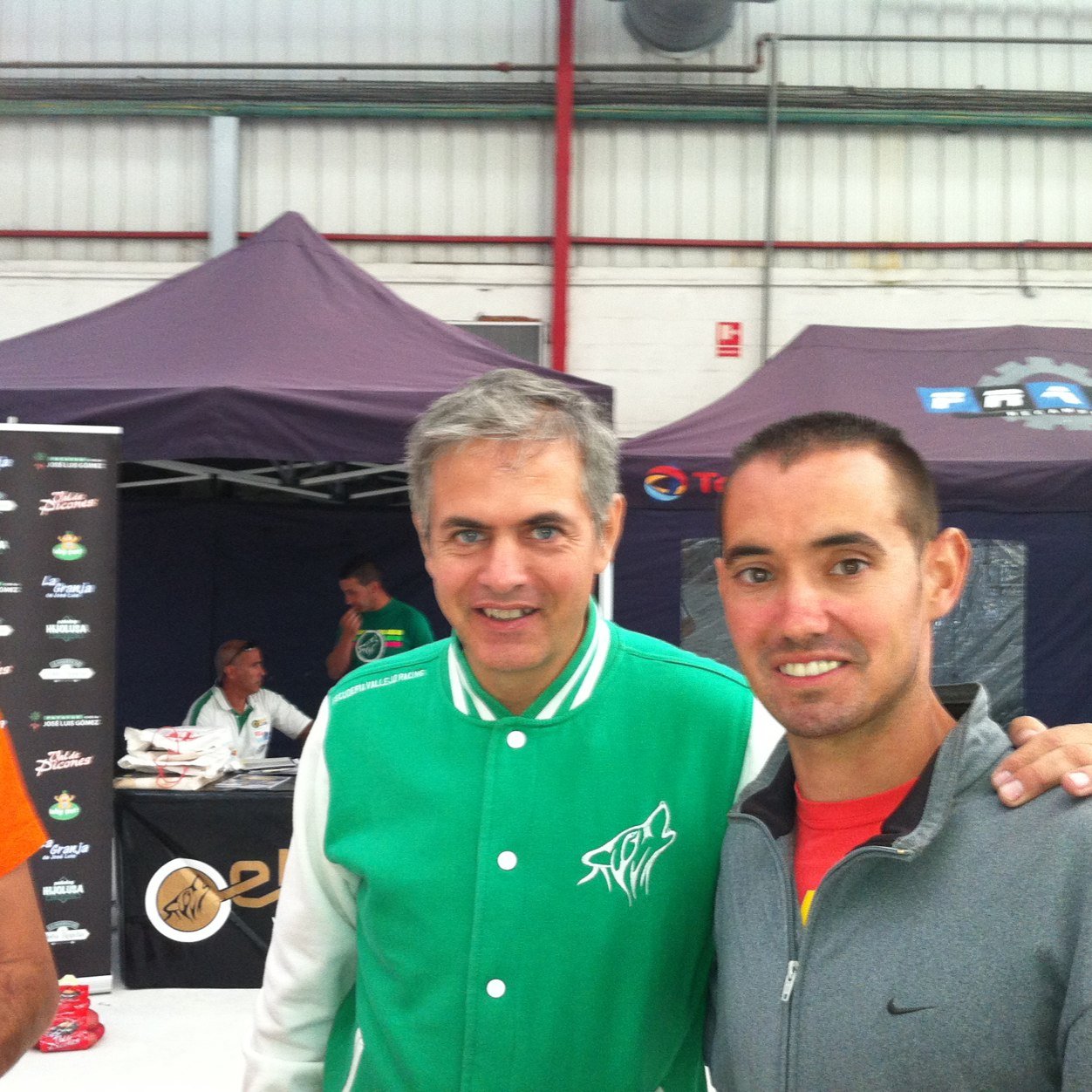 Amante del motor sobre todo los rallys,mundial,nacional y regionales ya q stoy en casi todos