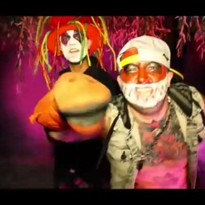 Co owna of Punkin Patch. We rap. our new album!!! https://t.co/tTDhPGtPHp