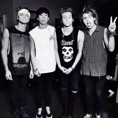 ★5 girls in love with 4 Australian dorks★Updating you on 5SOS★ || Cait || Nell || Ida || Olivia || Maja || Ellie ||Access to band/4