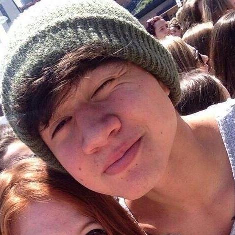 @Calum5sos follow my fc @harrysofredor please please, i love you so much )-: