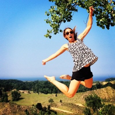 AshCan6's profile picture. living that crazy mom life while teaching art and throwing frisbees ✨