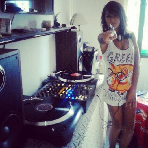 *o JODES o te jODEN*Musica como forma de vida.Desdel 2001 dando porculo -11*08*14Tequiero:)//Amiga de mis amigas//