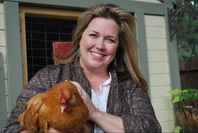 Native Texan, artist, wife, mother, lover of animals and nature sharing life in the studio.
