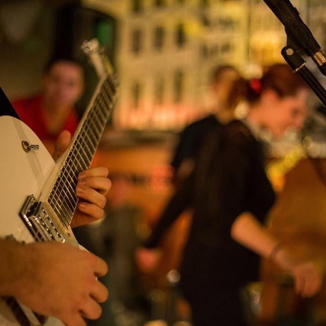 PerroMental's profile picture. La banda de los Perros Mentales que viven en vuestro cerebelo. Peace, love, music and having fun!.