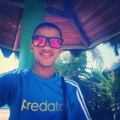 Estudiante, me gusta mucho el deporte, fanáticos del real Madrid, yankees, cocodrilos,  tiburones de la guaira, roja es mi sangre y vinotínto mi corazón