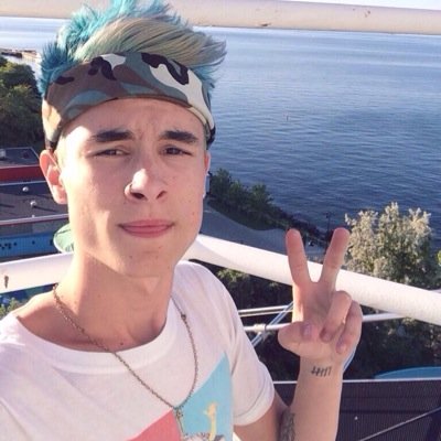 ★ Free follow from @KikiLawlers ★ Please go follow that account ↑★