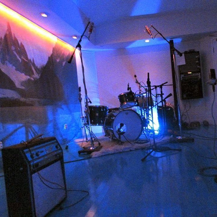 A vintage packed affordable spot to make your record, reality. 
Samples- https://t.co/FirsJ3SE6y
