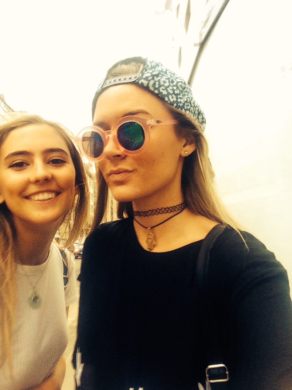 livealill's profile picture. 