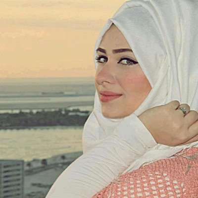 ‏‏‏‏‏‏‏‏انا متمسكه بحقي ان يكون ليا وطن مدني يتساوي فيه كل الاديان والطوائف لان احنا مصرين وميتفرقش بينا لا دين ولا لون