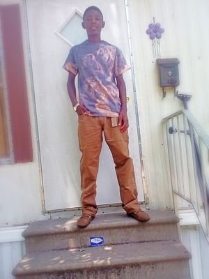 17 yrs old 
Funny asf and cool asf 
Y.N.I.C be the squad!! 
Junior 2016 
Follow me, I'll follow back  Fuck with me on instagram Trvll.Celebrvty