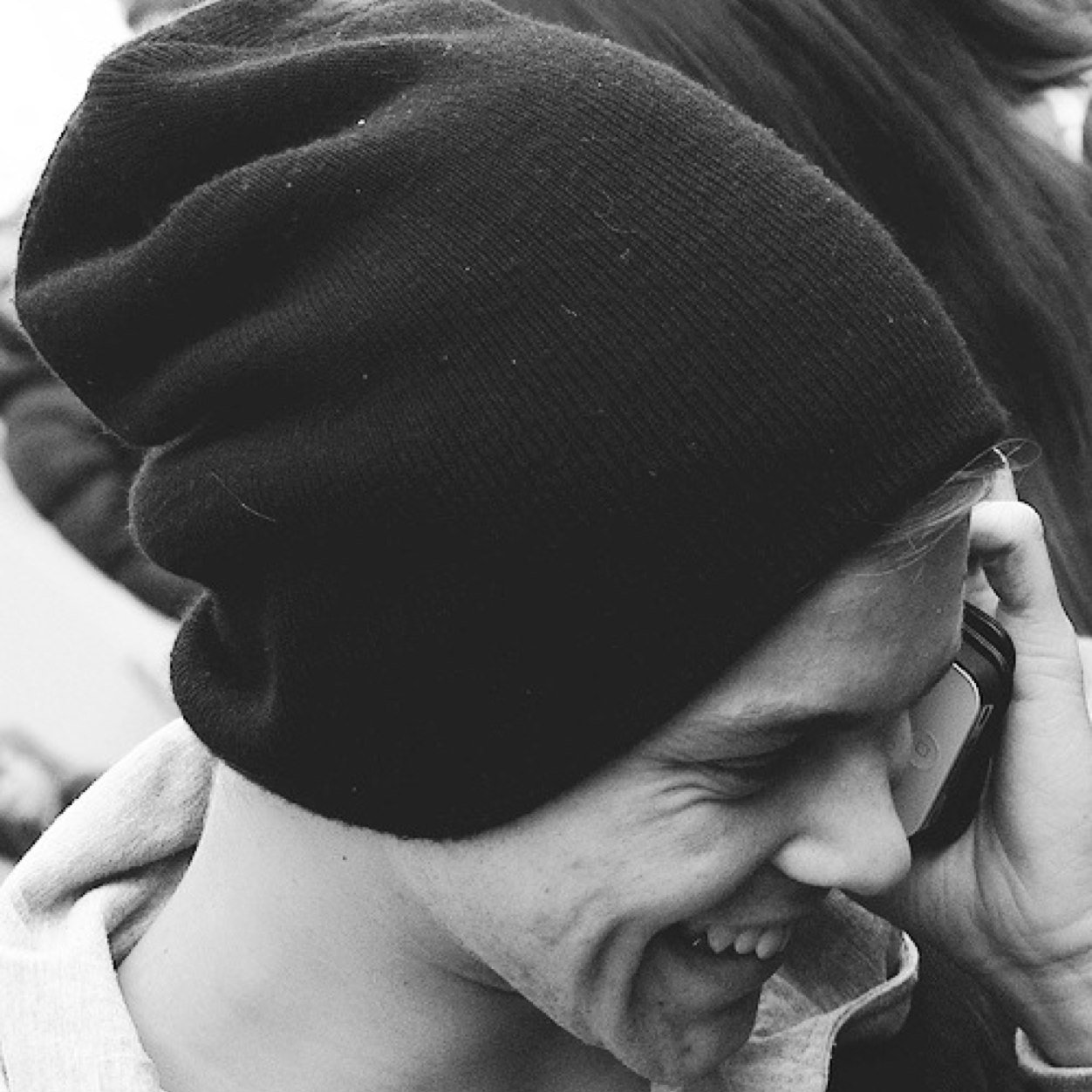 free follow bc i love you ☺ follow @hollaforlashton pretty please!