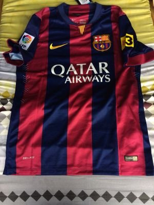 Soccerwears_pty nos dedicamos al pedido de vestimentas deportivas como t shirt, pantalones, medias y todo lo referente al fútbol. 

Para más info 61508566.