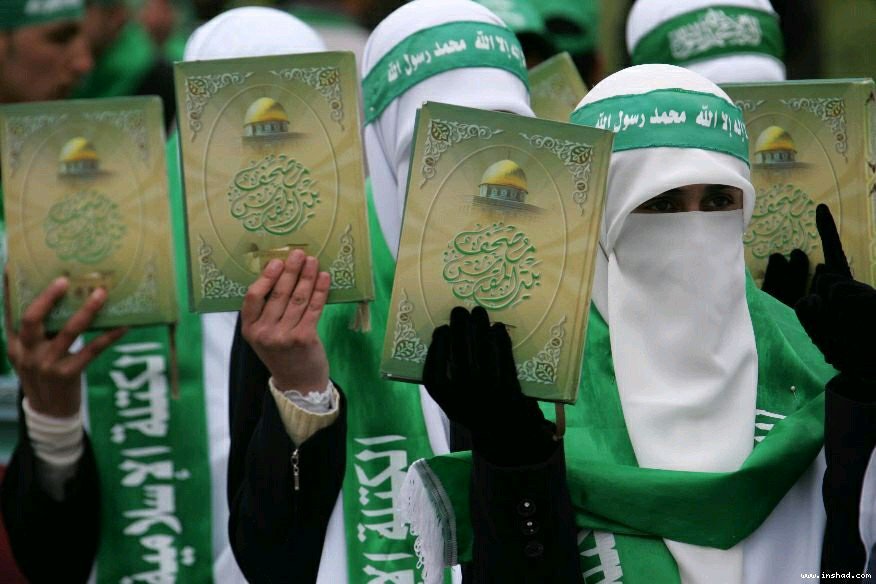 لا أنتمي لأي حزب سياسي، أقول الحق ولا تأخذني في الله لومة لائم.. أحب النقاش الجاد وأبتعد عن الجدل.. شعاري : ومن يتهيب صعود الجبال يعش أبد الدهر بين الحفر .