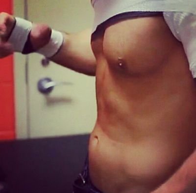 I'm the perfectly toned body of the one and only Dean Ambrose
The ladies absolutely love me!