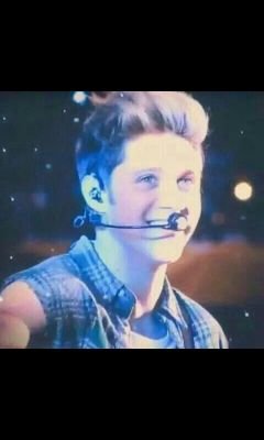 Hi I'm Arianna, My idols are One direction, Ed Sheeran and Demi Lovato♥