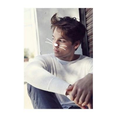 I ISH WEREKITTY!! 
Dylan is mah master
Crystal is amazing