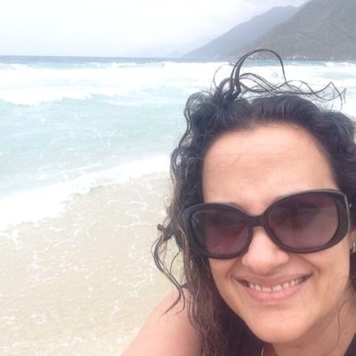 Colombo-venezolana; hija de venezolana e italiano, mama de Alan, esposa de Vic. Soñando vivir cerca del mar y que Venezuela sea de nuevo de los venezolanos!