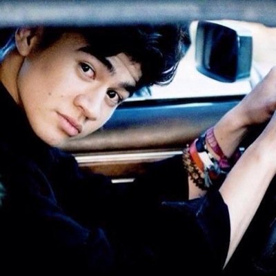 Please follow @rocknrollcth bc she gaves you a free follow :) ask for a follow back ❤️