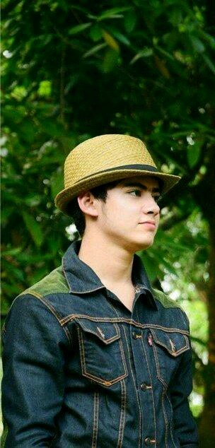 Fanbase of @aliando26  @alysyarief|♥♥ ||Alicious family || keep support Aliando Syarief