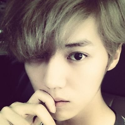 ❝ Luhan is beautiful and manlier than you ❞