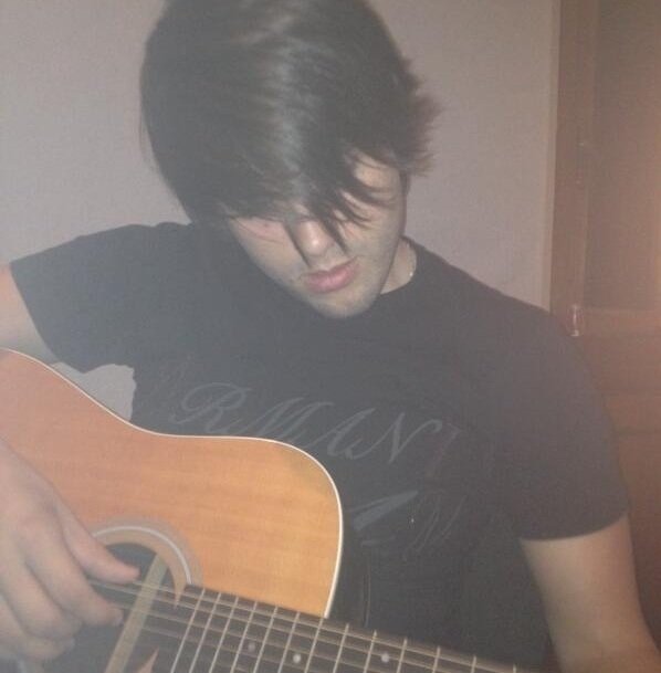 bolidani817's profile picture. Me sobran ganas de buscarte, pero me faltan motivos.