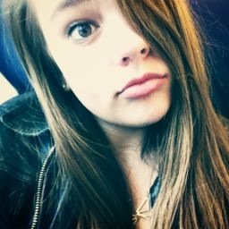 I'm Jamie and I love eating ♡ I'm 17 and usually the girl you always see laughing about everything
