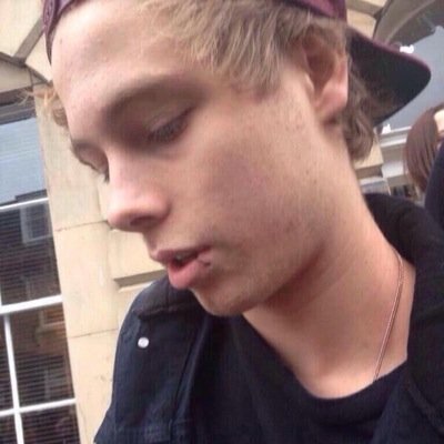 bc luke is cute & quiet