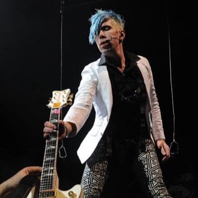 Free follow!! Dont follow this account, follow @RadicalRamsay (will follow most back on that account too)