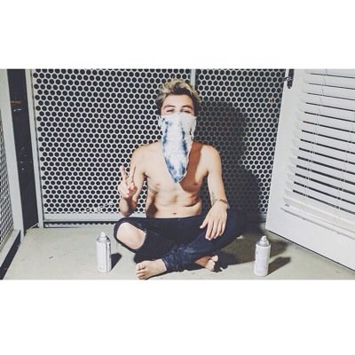 Hey follow @samsdrug bc i just gave you a free follow ask for a fb:)