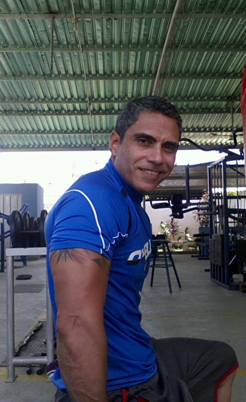 Profesional, amante del buen vivir, la buena comida y la buena compania. Enemigo de la hipocrecia y la gente vividora.
